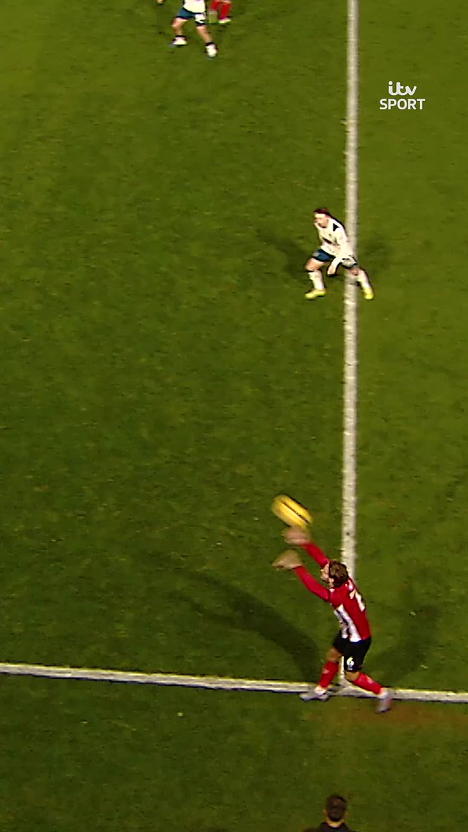 Leo Castledine heads Huddersfield Town in front 🙆‍♂️ That’s eight goals in nine games for this baller 😮‍💨 Watch EFL highlights on ITVX