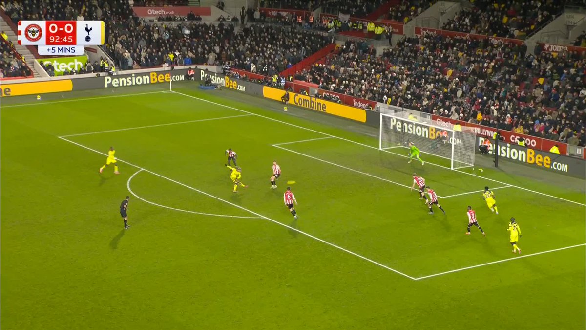 Richarlison's effort is saved by Kelleher! 🧤