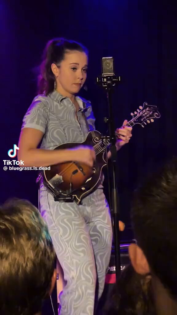 Here is a minute of Sierra Hull being an absolute master at her craft.
