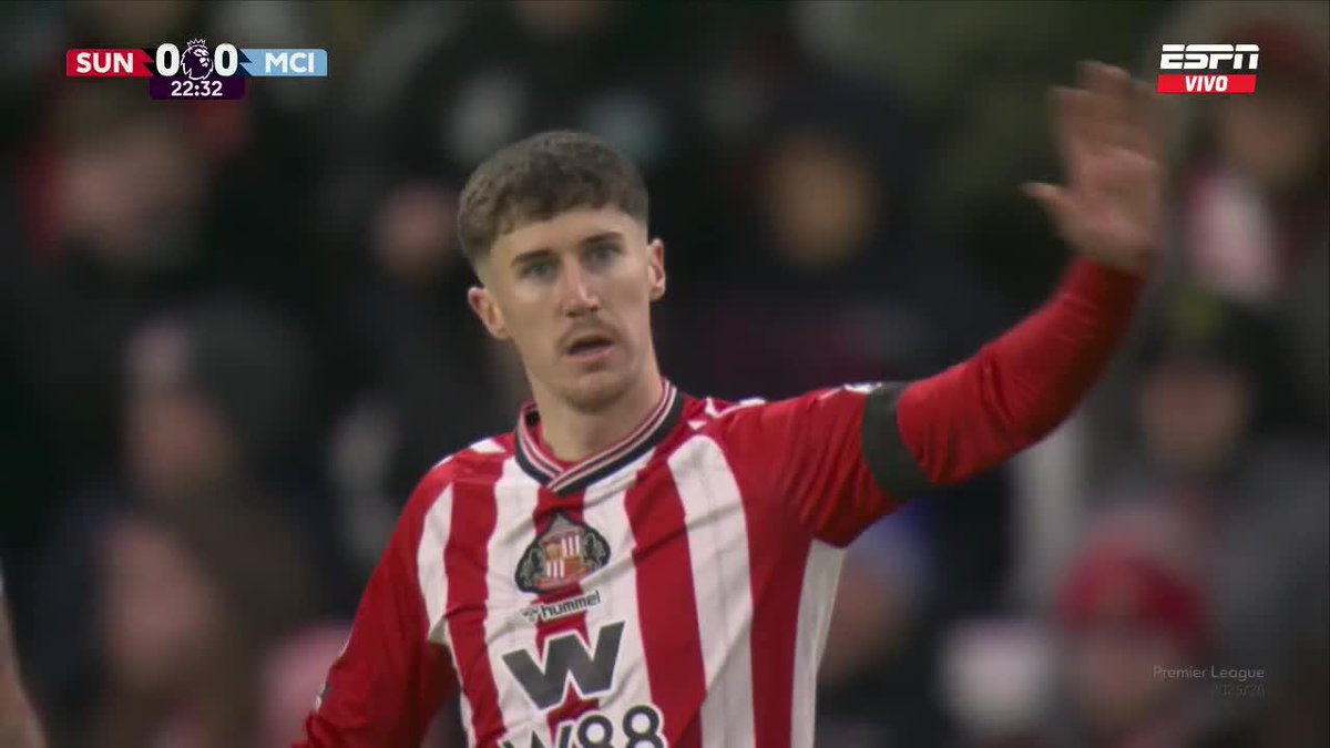 El Sunderland es el último bastión del verdadero fútbol inglés. Mira como se festeja un lateral. Te comen 47000 almas