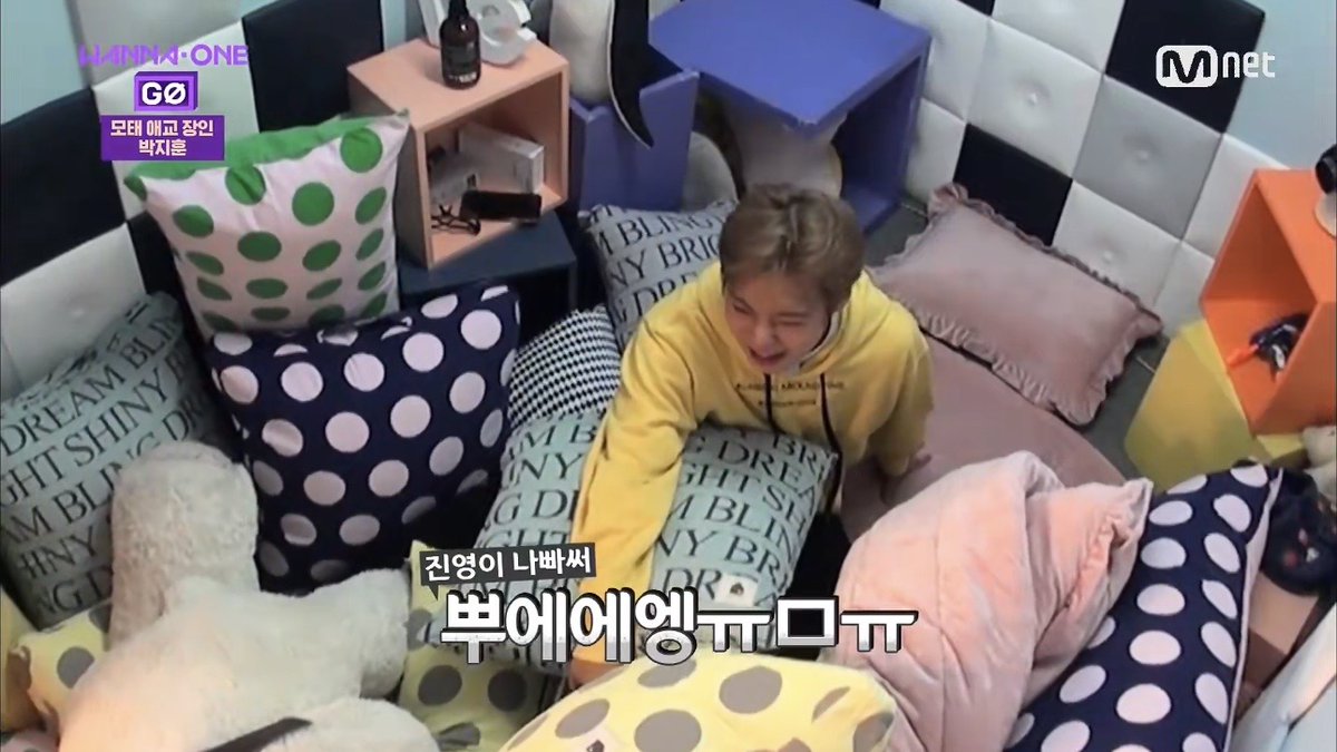 곰돌이 쓰러질때마다 뿌에엥 하는거 진짜 사랑스러우니까 봐줘야댐