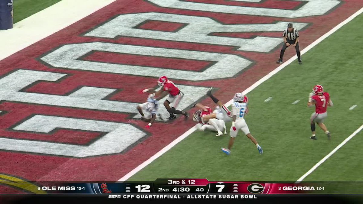 Gunner Stockton got CRUSHED but made the pass that led to the Georgia TD 🔥