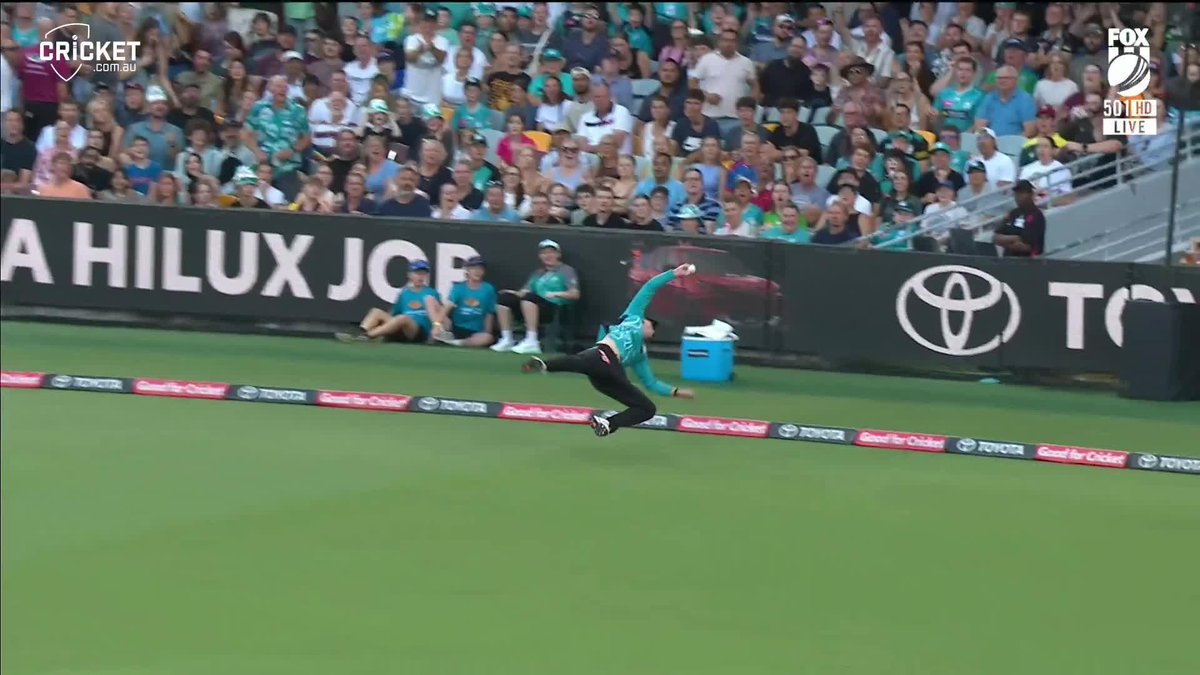 NO WAY! One of the greatest catches that will never be 😭 #BBL15