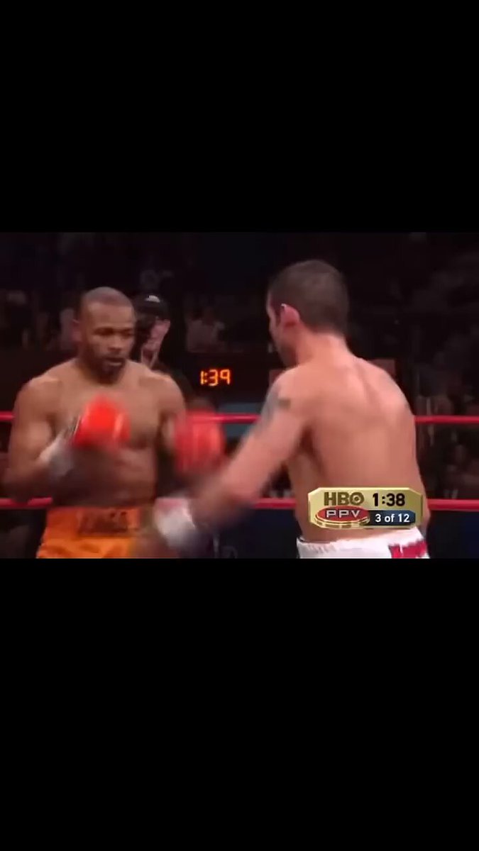 The great Joe Calzaghe flowing against Roy Jones Jr. Nobody done it quite like Sir Joe 🐐