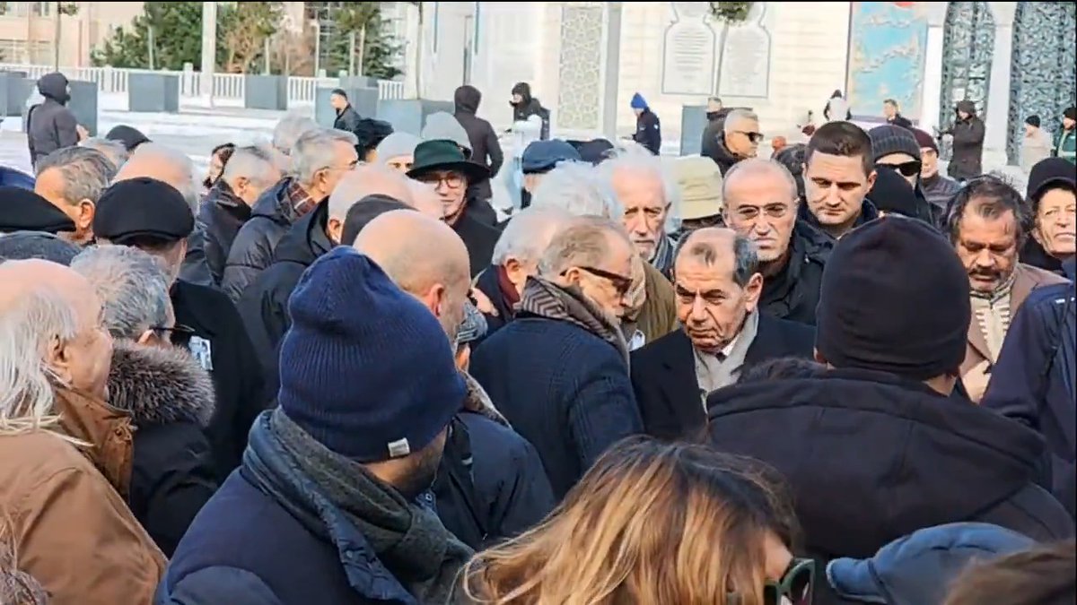 Dursun Özbek, Abdurrahim Albayrak ve Fatih Terim, Gökmen Özdenak'ın cenazesinde bir araya geldi.