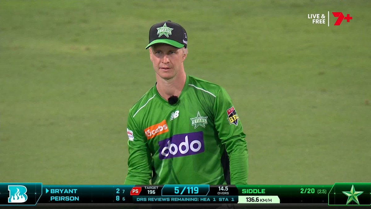 "Don't tell me he's nicked it. I'm going deaf." 😂 Sam Harper was the only Stars player interested in this one | #BBL15