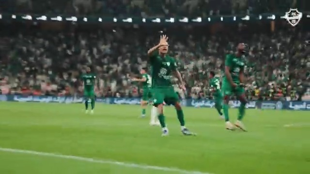 فريق واحد، روح واحدة، وهدف واحد 🔥 بالتوفيق لأبطالنا 💚 🎟 احجز تذكرتك الآن: #الأهلي_النصر #دوري_روشن_السعودي