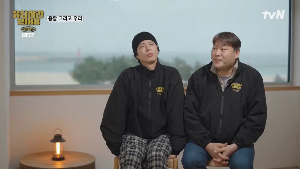 "I'm really grateful that Reply 1988 is among the projects I've done" his voice shaking, he really gets emotional when he's talking about things he loves or misses, but you can tell that reply 1988 means so much to Bogum, it's the project that started it all and the cast is like a family to him, him trying to hold back his tears is so real, he's really the kind of person that can't let go of things and people easily 😭🤍🤍 #Reply1988Reunion #ParkBoGum