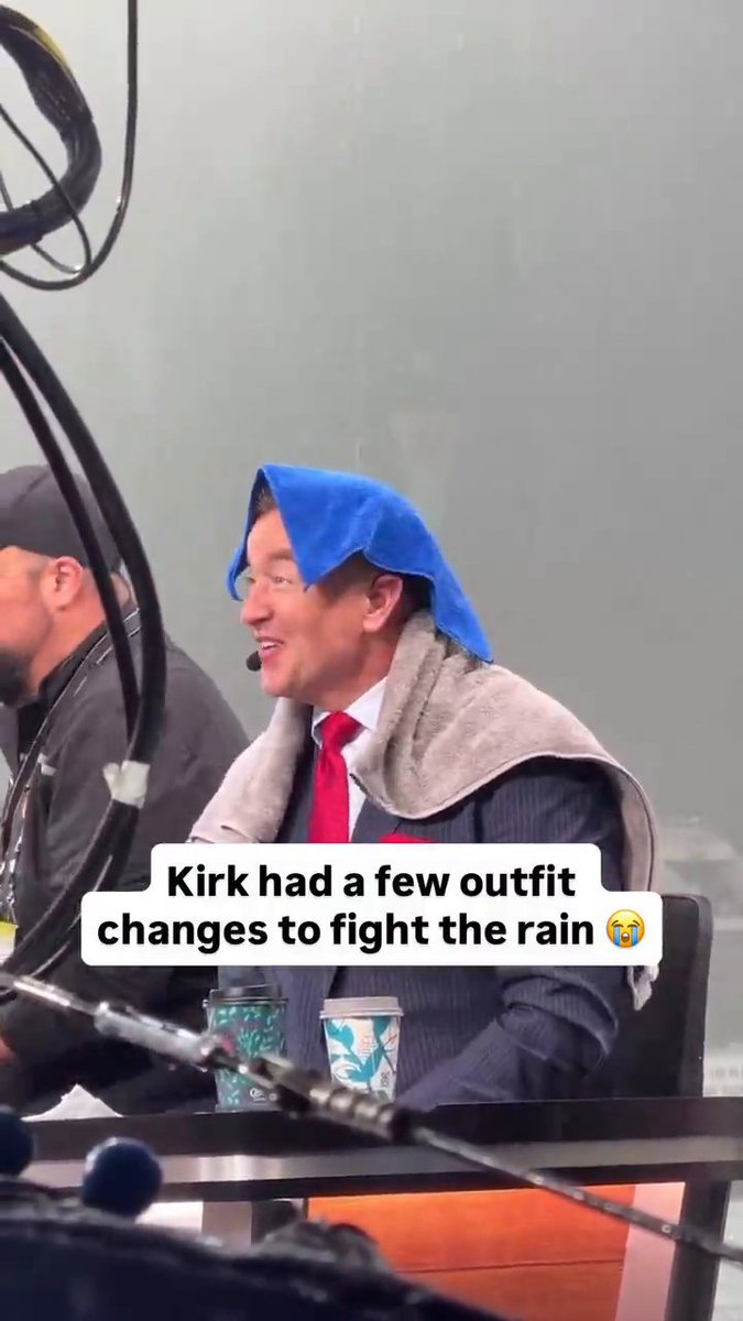 .Kirk Herbstreit was fighting for his life in the rain 🌧️
