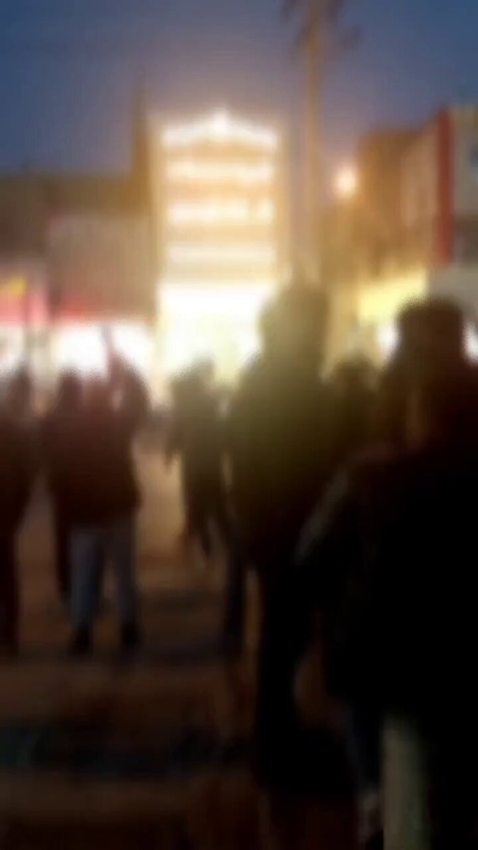 🧵Analysis of Day Six of the Protests in Iran: 1. Today should be considered a major day for the Iranian uprising, as U.S. President Donald Trump implicitly acknowledged the people’s protests and issued a warning to the regime. 2. Regime officials reacted immediately with a wave of statements, revealing the depth of their fear. 3. Protests today were closely tied to large and solemn funeral processions for those killed. During these ceremonies, crowds openly chanted slogans against the regime, saying the fight will continue. 4. Another important paradigm shift is that most protests are now taking place at night, even as we speak. The reason is straightforward: many protesters are daily wage workers who cannot afford to miss a day of work. 5. The protests have spread to new cities, including Zahedan and Tabriz. People have also taken to the streets in Marvdasht, Karaj, Kohgiluyeh and Boyer-Ahmad Province, Lorestan, Qazvin, Khuzestan, Qum and Mashhad. 6. For now, the uprising continues, and protesters remain deeply outraged by the killings that took place yesterday. 7. Today's chants: “Death to Khamenei” “This is the final battle — Pahlavi will return” “Jaavid Shah” (Long live the King) “Death to the Dictator” “We don’t want the Islamic Republic” “Cry all you want, Seyyed Ali — Pahlavi is coming” “This year is the year of blood — Seyyed Ali will be overthrown” “Reza Shah, bless your soul”