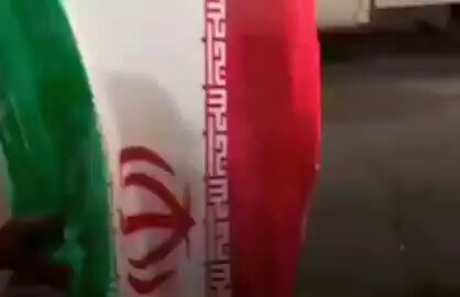 🔴Anti-government protesters burn flag in Iran