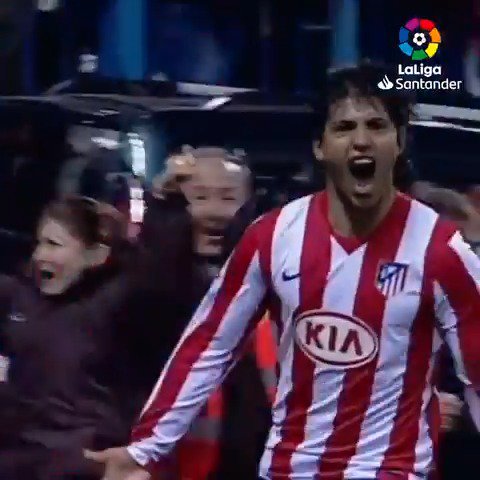 Esta remontada 4-3 al Barça de Guardiola donde empezamos 0-2 perdiendo en el minuto 30. Y remontamos con 2 goles de Forlán y 2 goles del Kun. Qué locura aquel día en el Vicente Calderón.