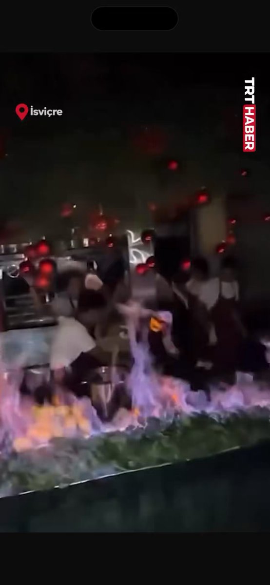 İsviçre’de 47 kişinin hayatını kaybettiği yangının başlangıç anı..👇🏻 Bu halay çeken garsonlar bana sanki bizden gibi geldi ama..😢