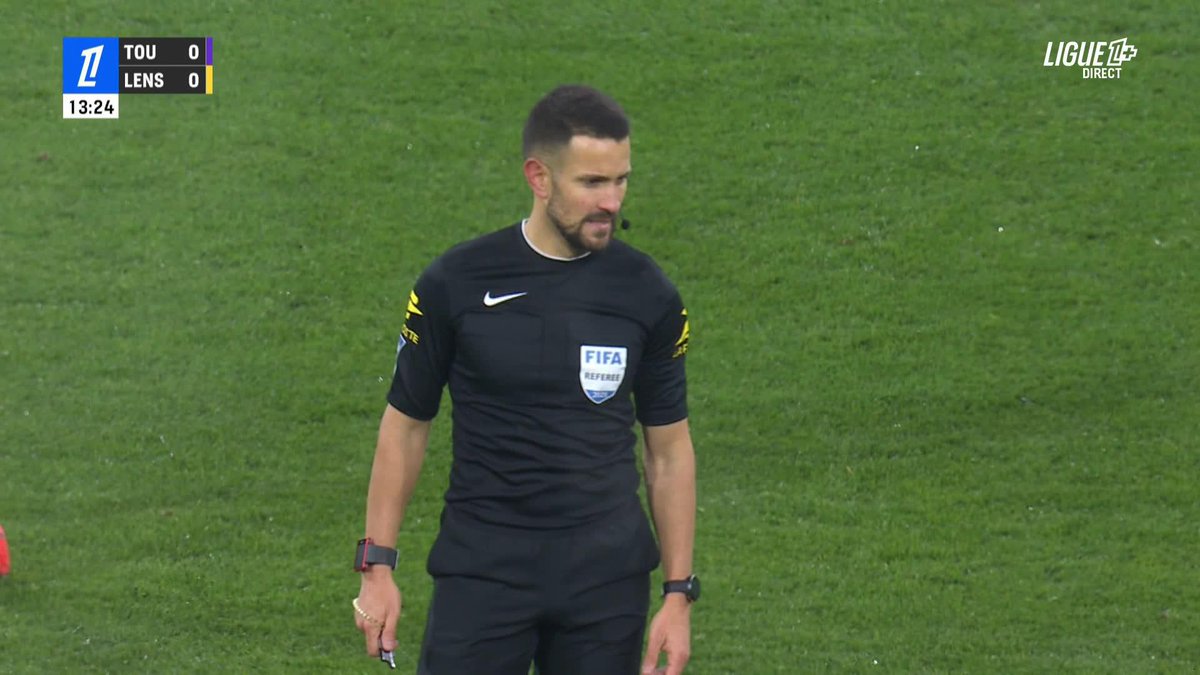 🥶🇧🇷 Emersonn est exclu après ce tacle en retard ! 🟥 Carton rouge sévère ou non, selon vous ? #TFCRCL