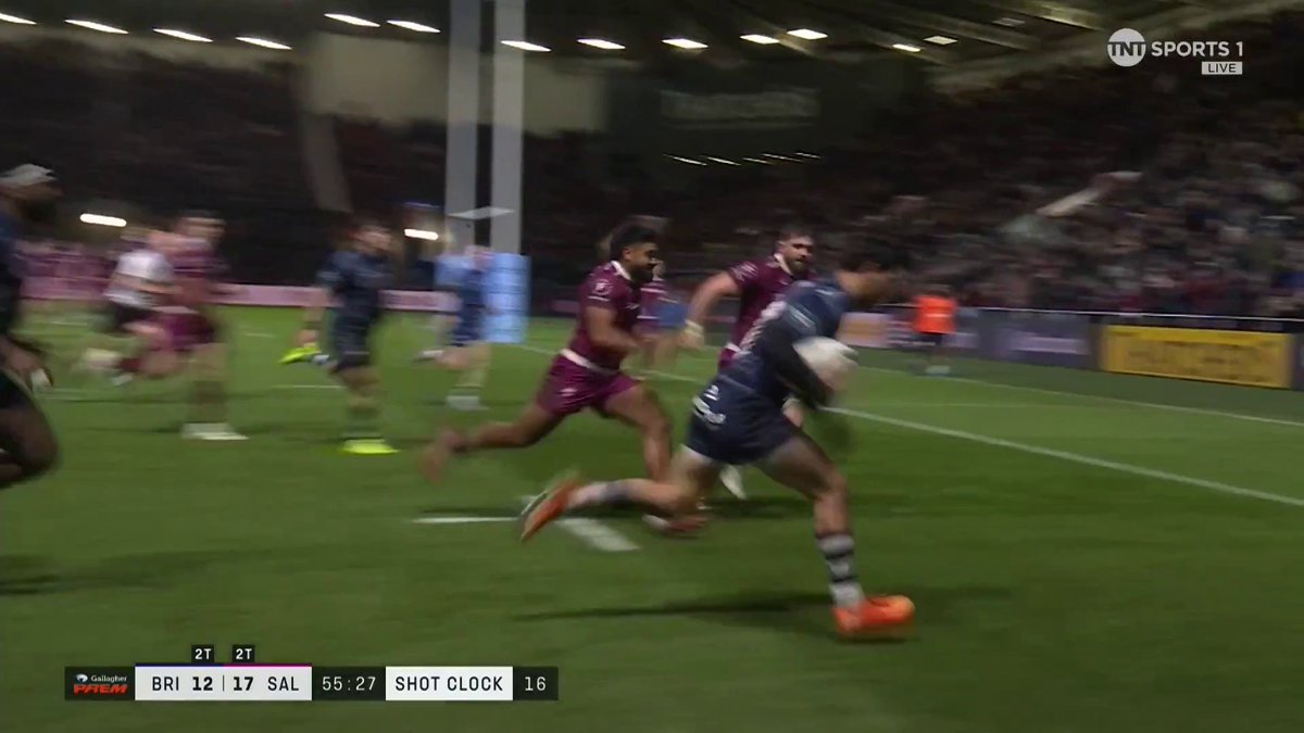 🇦🇷🏉 Se metió en el banco a último momento por la lesión de Boshoff y saltó a la cancha en el 1T por un golpe de Louis Rees-Zammit. Gran definición de Matías Moroni frente a Sale Sharks. #BRIvSAL