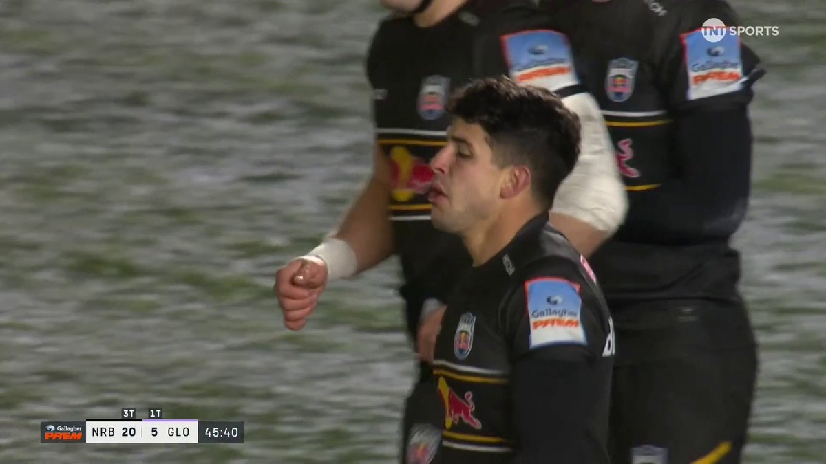 🇦🇷🏉 Simón Benítez Cruz siendo Simón Benítez Cruz. Gran acción del medioscrum para su primer try en Newcastle Red Bulls.