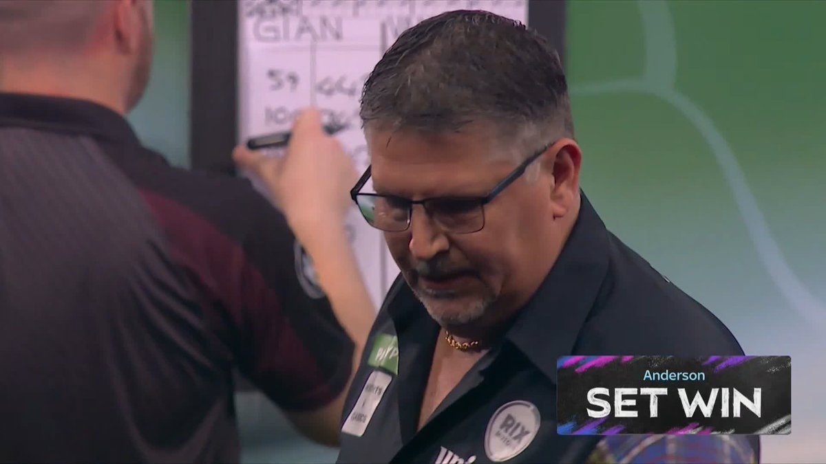 ADVANTAGE ANDO! Flying start from The Flying Scotsman! Despite missing four darts for the set, Gary Anderson draws first blood against Gian van Veen with an average of almost 105! 📺 #WCDarts | SF