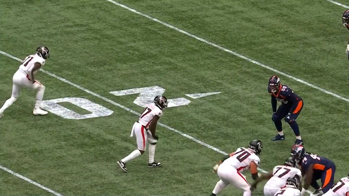 Here is Kyle Shanahan literally inventing a route 🤯 First it's Julio running the "Blaze Out Route" basically a post corner but instead flat to the sideline. Incredibly difficult to run to drop all your weight and explode back outside flat Look how Pearsall instead runs this like a whip at the top and comes wide open. This is what great coaching is! Always tweaking your scheme to make it easier on your players #49ers