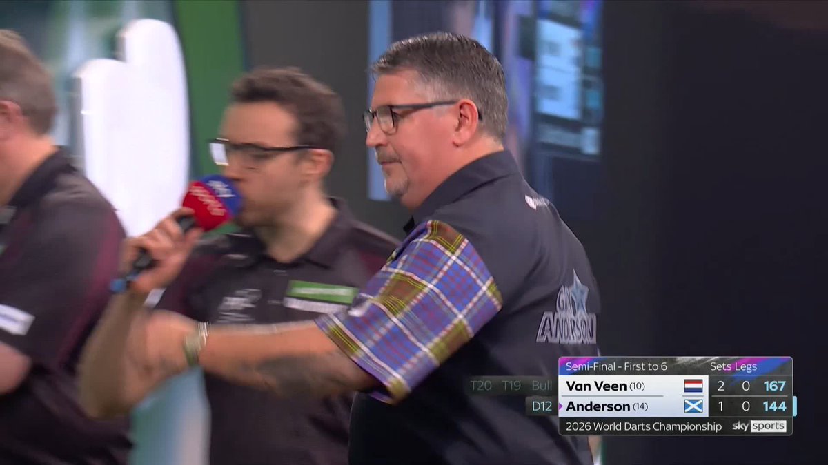 VINTAGE ANDO! That was a thing of beauty! 😍 Gary Anderson conjures up a majestic 144 checkout to draw first blood in the fourth set! 📺 #WCDarts | SF