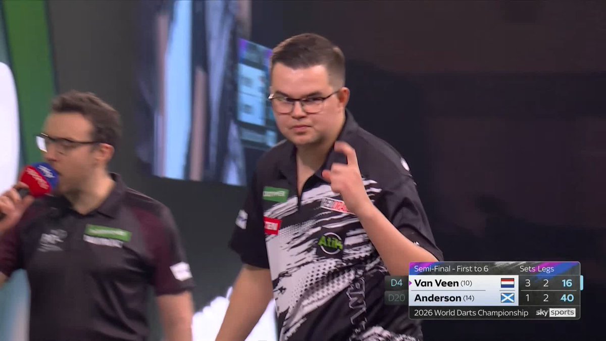 THAT IS EXTRAORDINARY! 🤯 ONE OF THE GREATEST SETS IN WORLD CHAMPIONSHIP HISTORY! Two 170 checkouts and a ten-darter, but it's Gian van Veen who takes it to lead 4-1, despite Anderson averaging 117 in that set! 📺 #WCDarts | SF