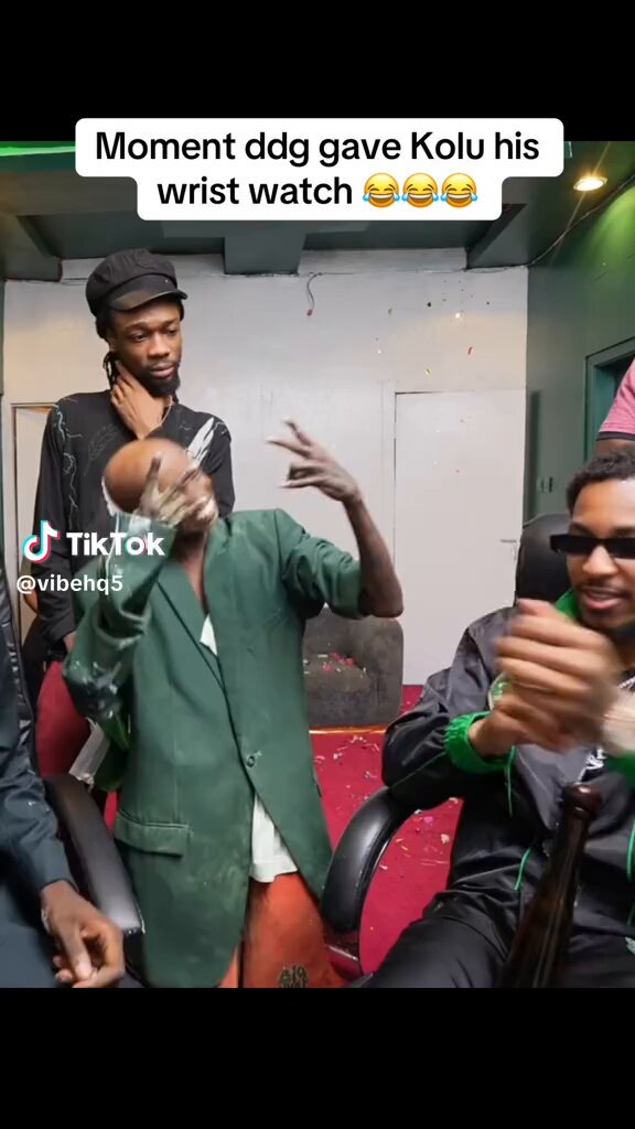 The moment DDG gave Kolu his wrist watch and he wanted to go crazi 😭💔
