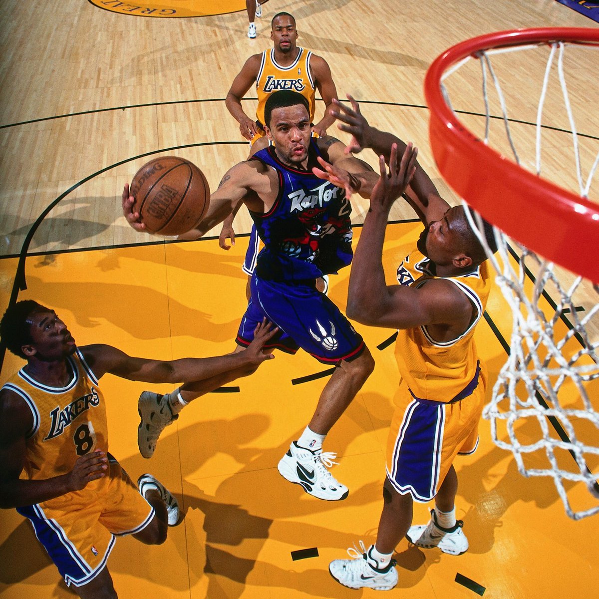 “Nobody was skilled back then except Mike” - Anthony Edwards False. Rookie Damon Stoudamire against the 72-10 Bulls 30 PTS, 11 AST, 6 3PT, W (52% FG) 🔥 26 PTS, 12 AST (50% FG) 20 PTS, 13 AST, 8 REB (37% FG) 22 PTS, 10 AST, 6 REB (53% FG