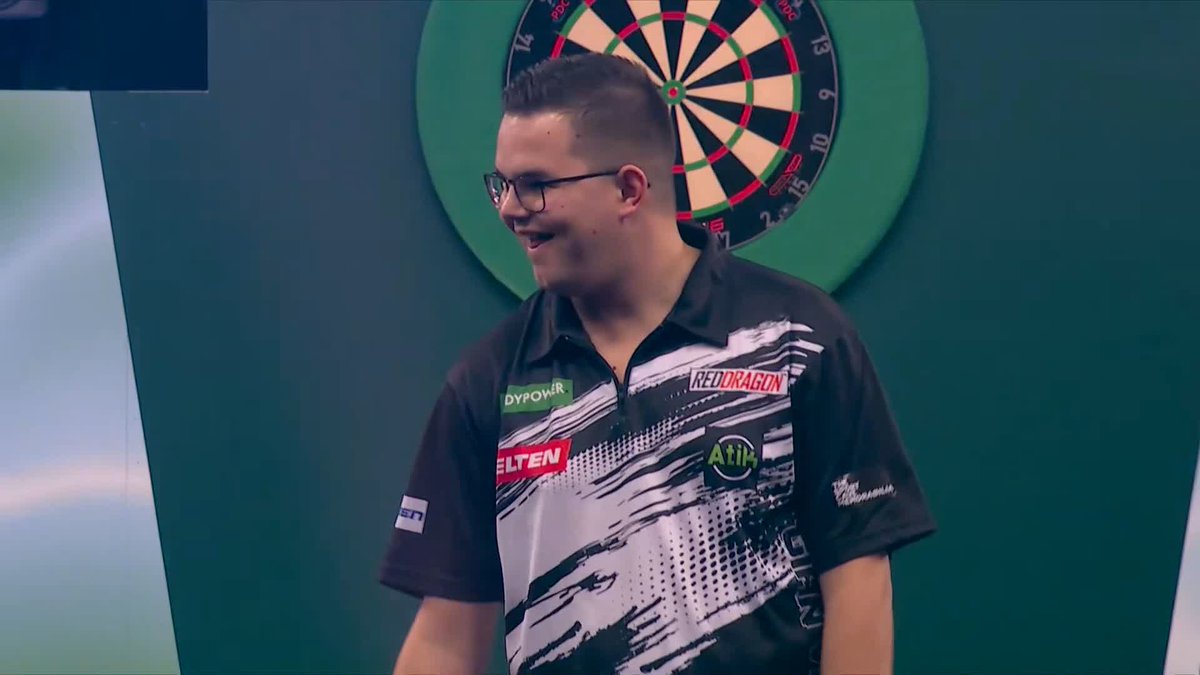 VAN VEEN WINS AN EPIC! 🔥 Gian van Veen is a World Championship finalist! The Dutchman produces another astonishing display to defeat Gary Anderson 6-3 in a contest LITTERED with quality! 📺 #WCDarts | SF