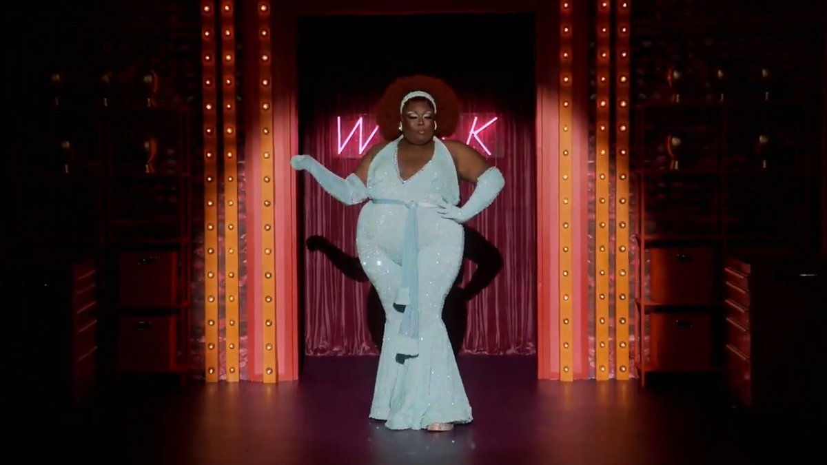 She better shake! 💃 KENYA “NARRATOR” PLEASER #DragRace