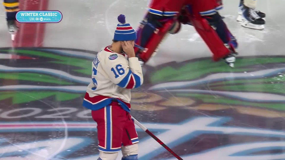 “Technical difficulties just like his shirt coming in.” Vincent Trocheck was mic’d up for warmies and of course Paul Bissonnette had to grill him on Matt Rempe’s pre-game fit 😂