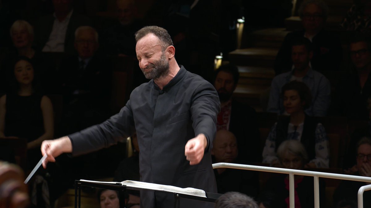 💛🎶2025年に最も多くご視聴いただいた公演のひとつが、キリル・ペトレンコ指揮によるマーラー「交響曲第9番」です。昨年5月のこちらの映像、全編はデジタル・コンサートホールでお聴きいただけます▶︎