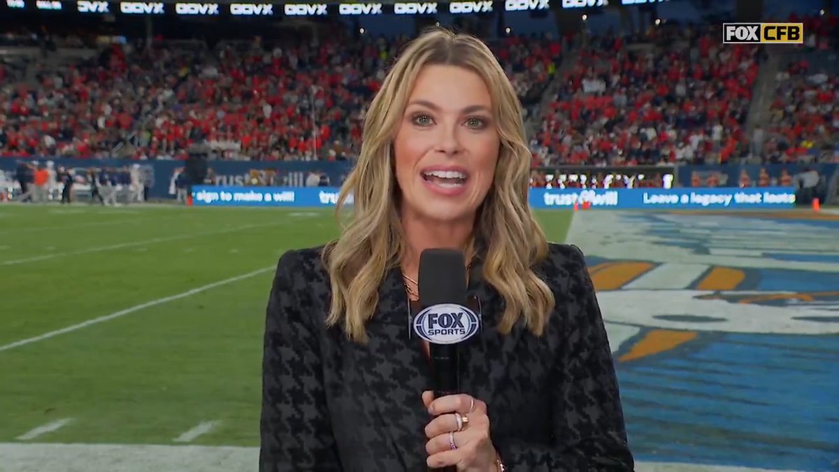 "They really respect each other." Jenny Taft on @HolidayBowl QBs Noah Fifita and Kevin Jennings ahead of Arizona vs SMU ⬇️
