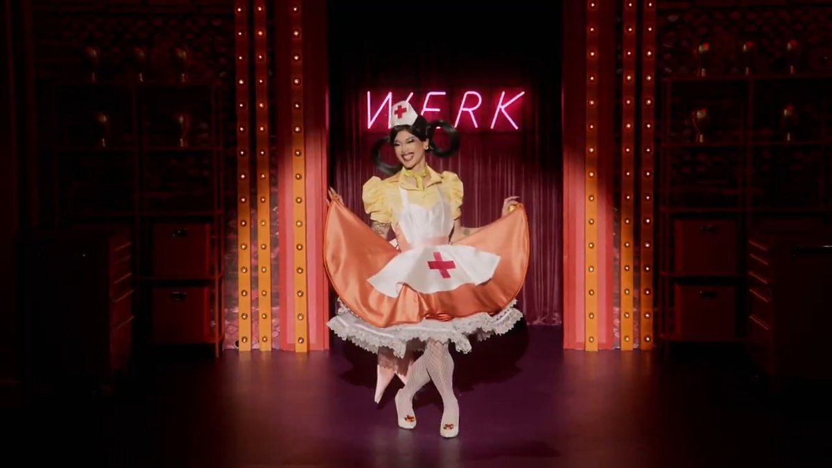 A mango a day keeps the doctor away! 🥭 #DragRace