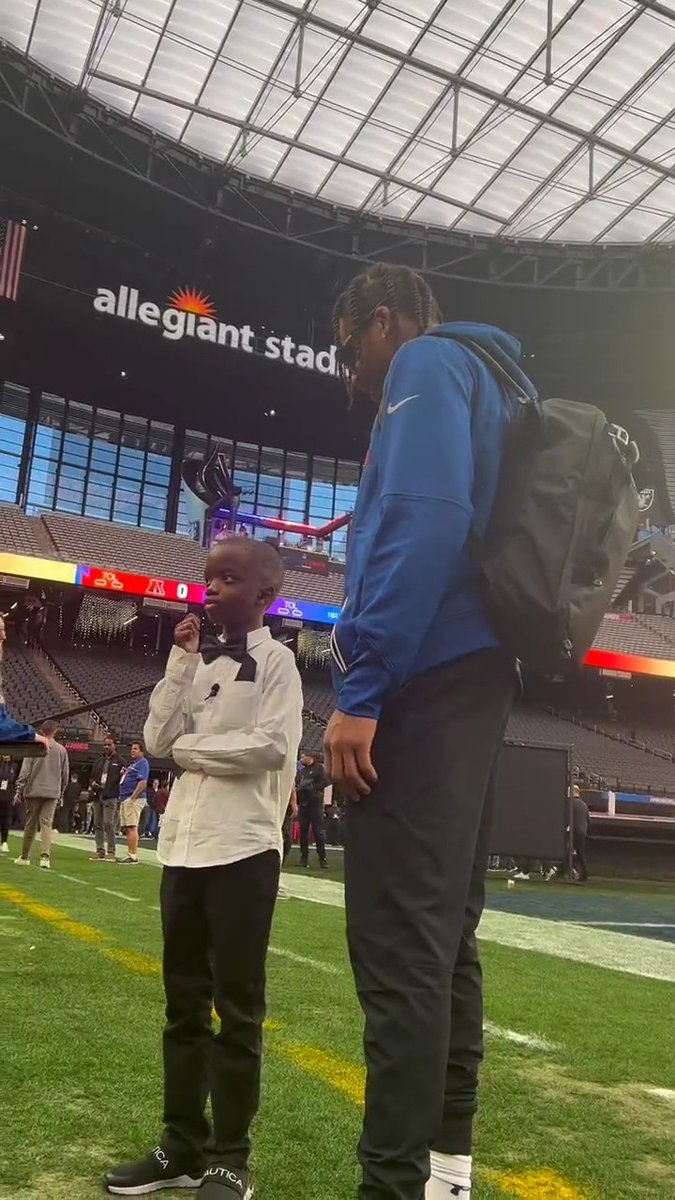 WHOLESOME: #Vikings star wide receiver Justin Jefferson was amazed by this kid reporter, Jeremiah’s knowledge and professionalism. “Whose son is this?” This is extremely wholesome 🥹