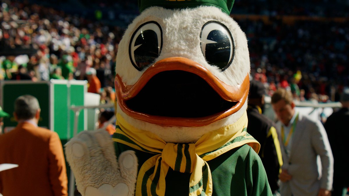 Flying high from coast to coast. #CFBPlayoff x #CapitalOneOrangeBowl x #GoDucks