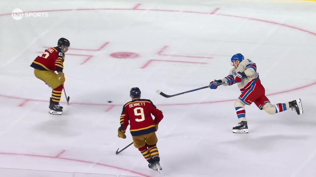 Panarin AGAIN and the Rangers have a 3 goal lead with 7 minutes to go 🚨