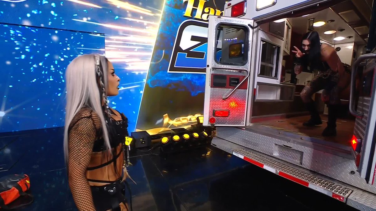 Rhea Ripley no iba a dejar solo a Damian Priest 🤘😈😈🤘 #SmackDown