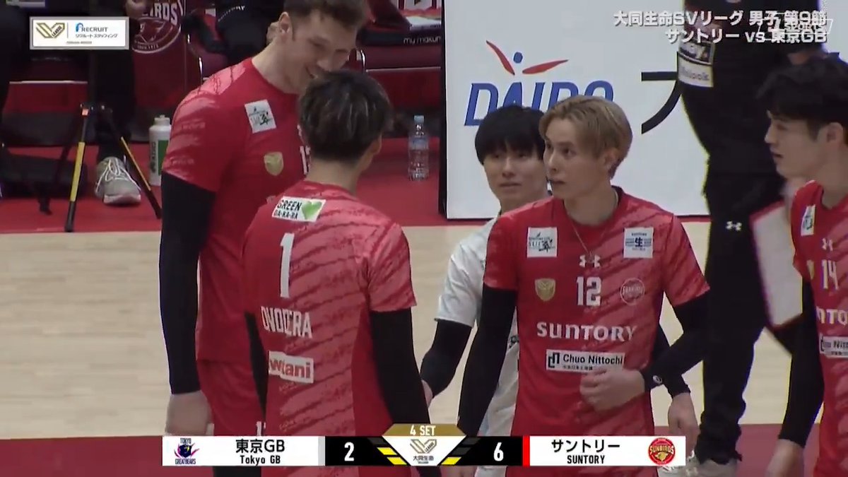【必見】顔面ギリギリ…藍が残した👀 ／ 一瞬の反応‼️ #髙橋藍 が咄嗟の反応で残し、 #関田誠大 がパンケーキで救う🤲 連勝が懸かる場面での執念ラリー🔥 ＼ 📺ABEMA de J SPORTS 🏐大同生命 SVリーグ 男子 第9節 🆚サントリー × 東京GB サントリーサンバーズ大阪 髙橋藍(Ran Takahashi) Masahiro Sekita 関田誠大