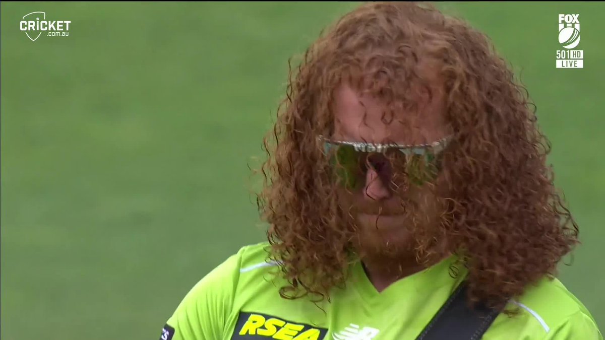 "Nice to see Ryan Sidebottom with his guitar here in Sydney." 🎸 😂 Michael Vaughan #BBL15
