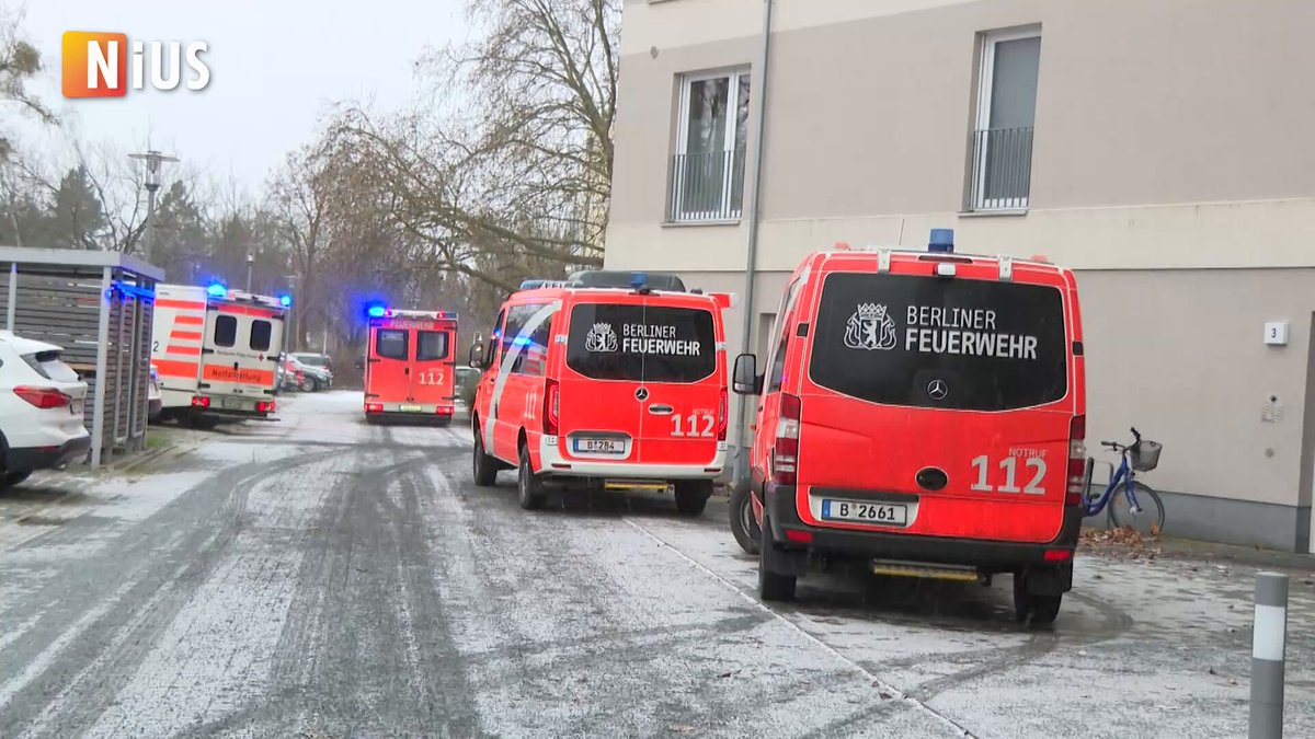50.000 Haushalte in Berlin aktuell ohne Strom! Zahlreiche Pflegeheime müssen nun evakuiert werden. Am Unglücksort sind inzwischen auch Sprengstoff-Experten des Berliner LKA eingetroffen.