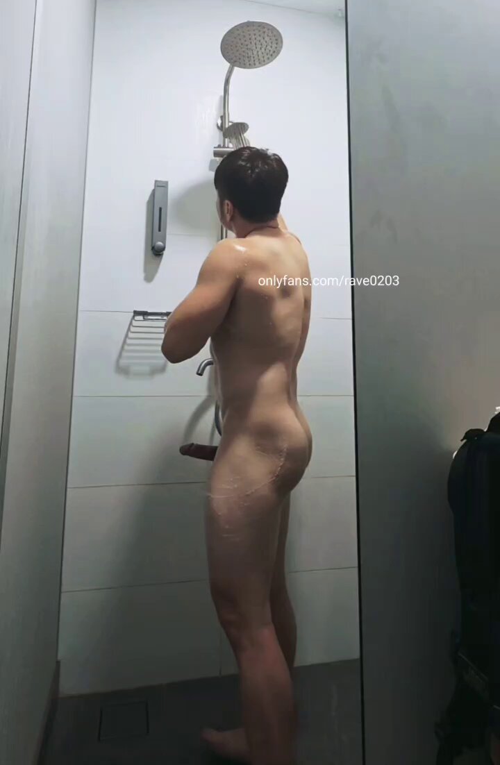 健身後洗個冷水澡降降慾火吧💦💦💪🍌