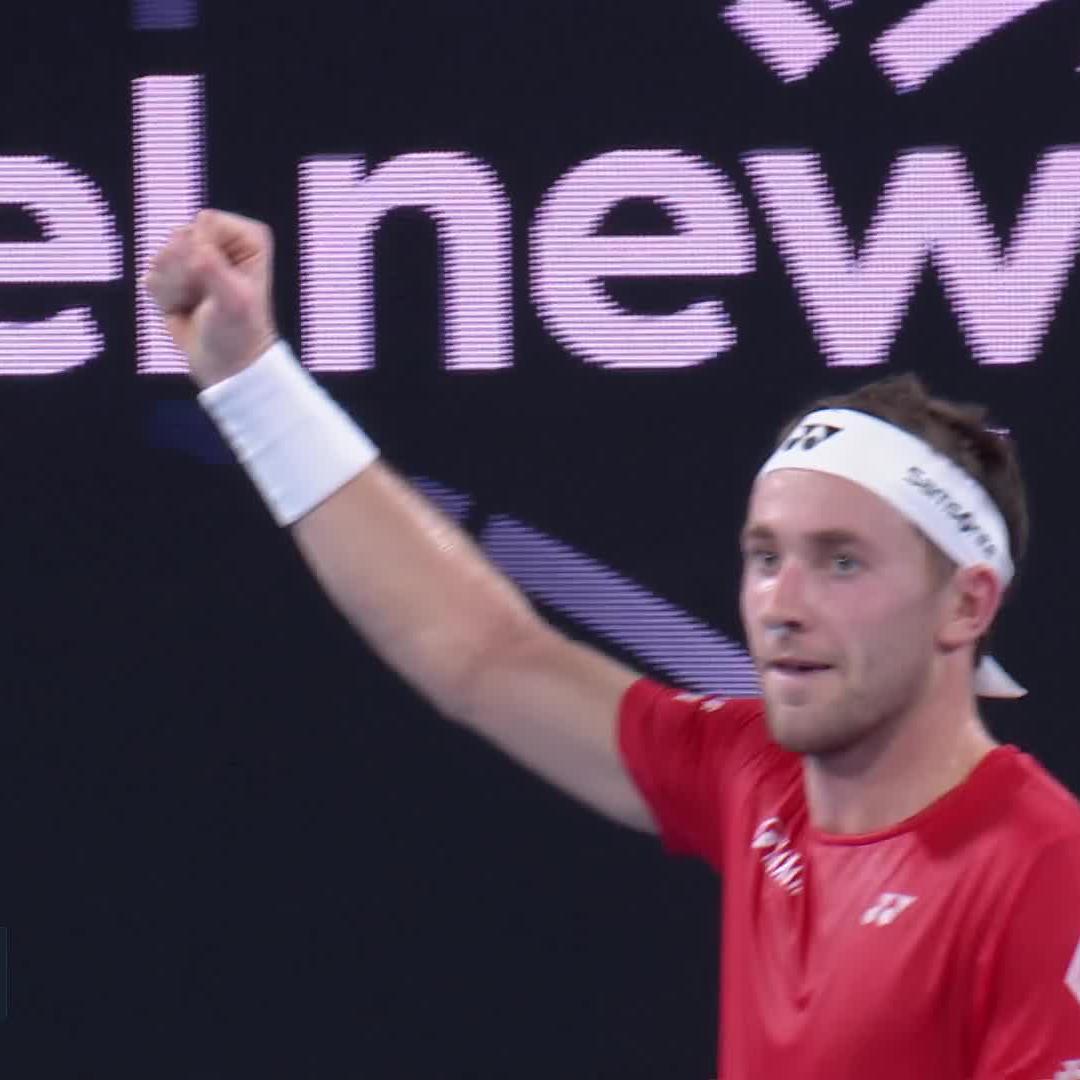 What a way to win it 🥵 Casper Ruud gets his first ever win over De Minaur in Sydney #UnitedCup