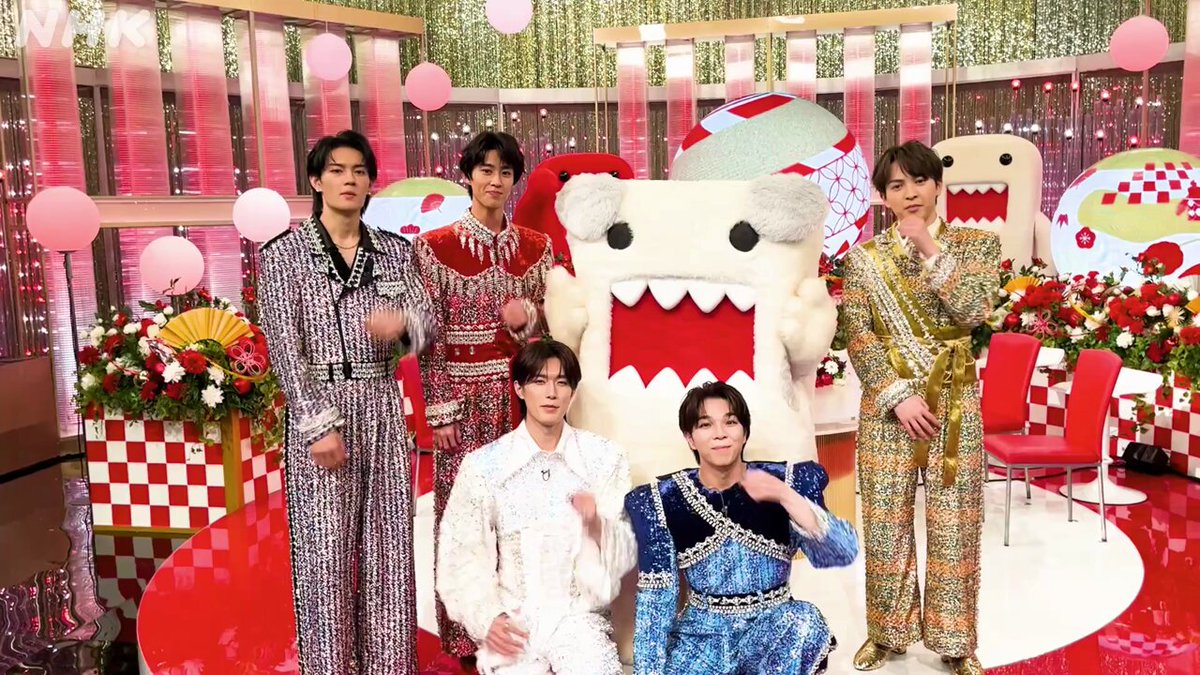 ＼紅白歌合戦、NHK ONEで配信中／ お正月からM!LKの皆さんと #NHKONE ポーズしました！キラキラ衣装でまぶしい「紅白」のパフォーマンスも「 #生放送！NHK紅白歌合戦お正月スペシャル 」もNHK ONEで何度も! #イイじゃん 👇 #MILK #紅白歌合戦 #NHKONEどーもくん