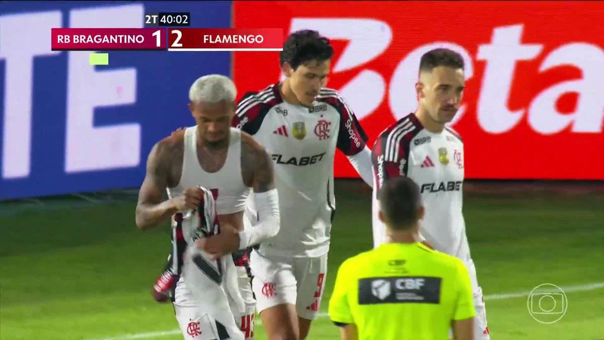 Não esquecerei o que fez nesse jogo, voltando de muito tempo parado. Virada histórica, tabu quebrado e 3 pontos fundamentais na briga pelo Enea. Lamento não ter visto mais dele no Flamengo, uma pena. Honrou e respeitou o Manto, digno. Gracias, Viña! 🇺🇾