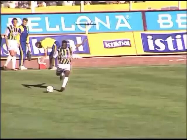 Jay Jay Okocha'dan bir maçta biri serbest vuruştan iki gol bir asist