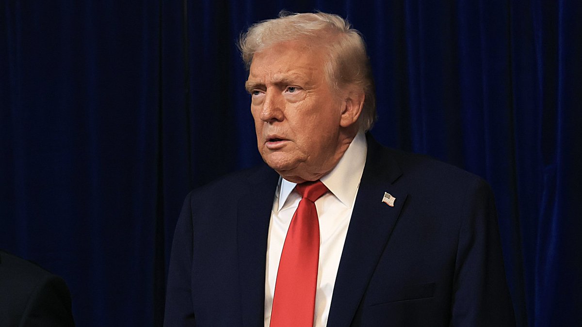 🇺🇸🔈Trump da detalles del ataque a Venezuela Donald Trump presumió este sábado del ataque contra Venezuela perpetrado la noche de este sábado, asegurando que no hay ningún otro país en la Tierra que pueda realizar una maniobra así.