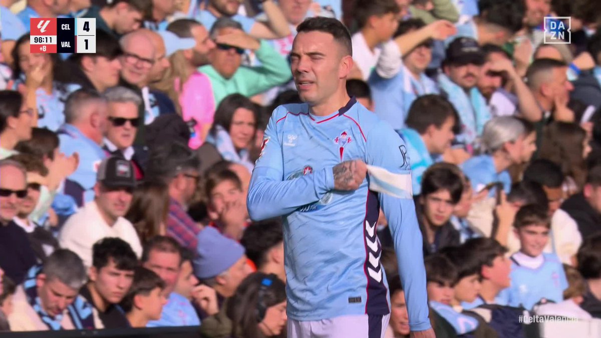EL DETALLAZO DE IAGO ASPAS CUANDO EL VALENCIA SE QUEDABA SIN PORTERO 😍🎩 Le dice al cuarto árbitro que no añada más tiempo y a Hugo Álvarez que no celebre el gol. ES UN SEÑOR 👏🏻 #LALIGAenDAZN ⚽️
