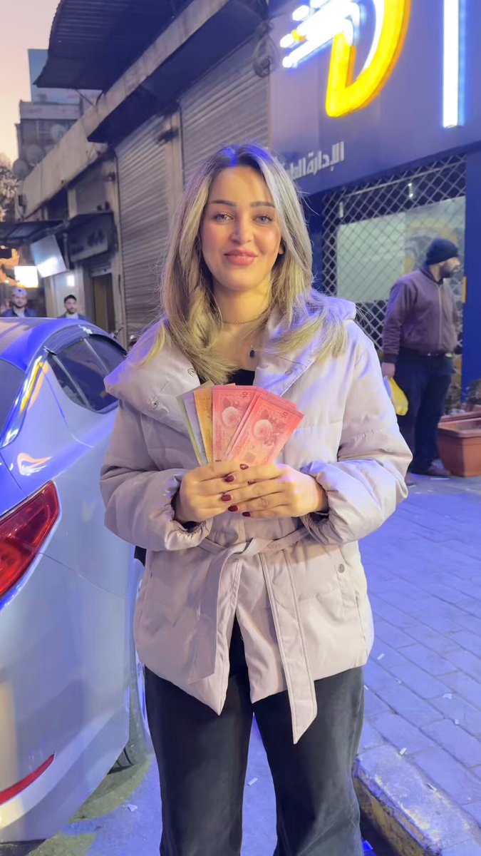 معلومات عن كيفية الاستبدال وتصريف الدولار وقبض الرواتب بالعملة السورية الجديدة