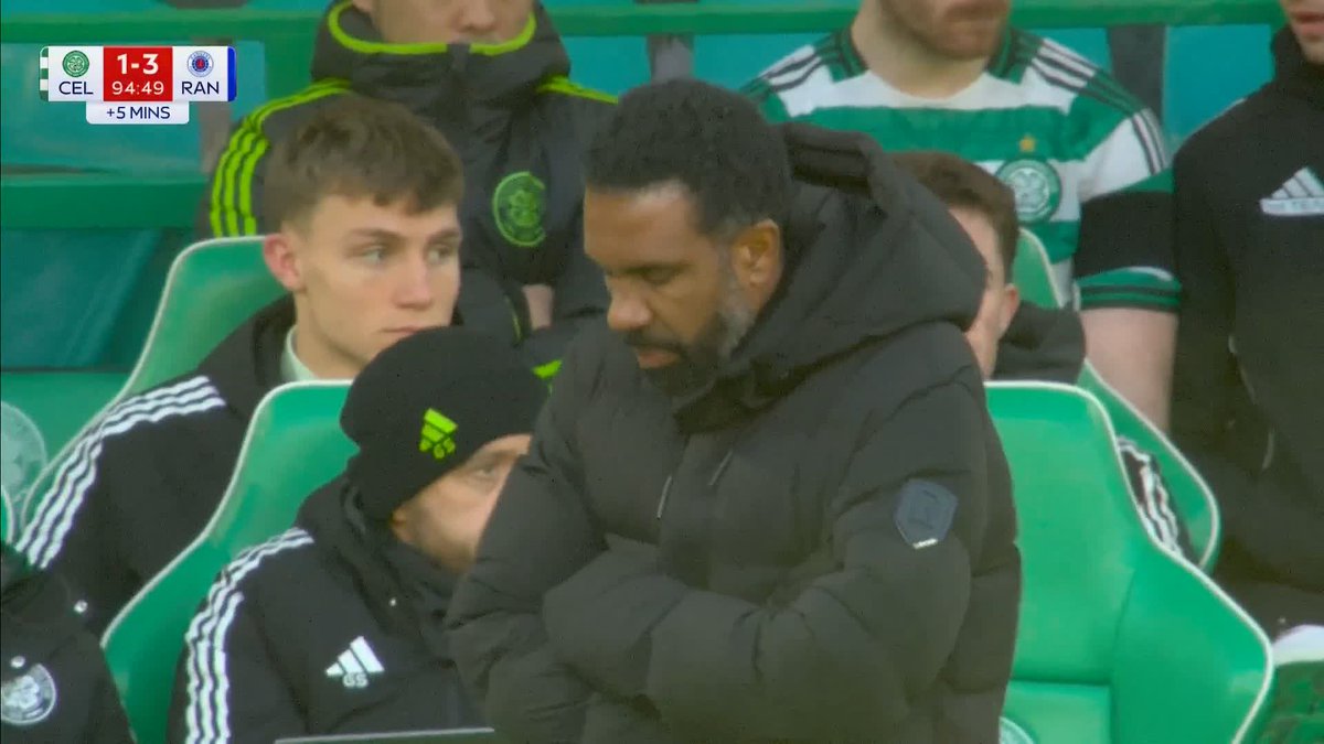 Koskoca Celtic ne hallere düştü... Evinde ezeli rakibi Rangers'a da yenilen Celtic son 8 maçında 6 kere kaybetti. Yine en kötü sezonlarından birini geçiren Rangers, Celtic ile puanları eşitledi ve şampiyonluk yarışına tutundu. Celtic'i hiç böyle görmedik.