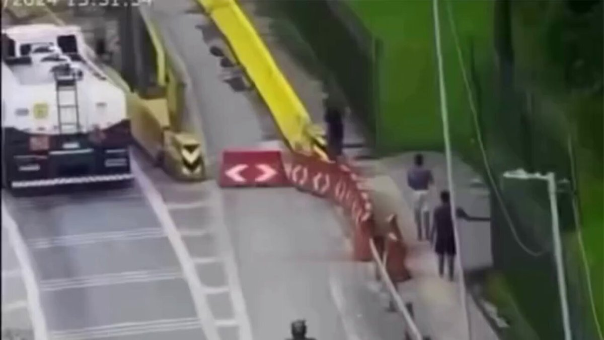 A un ladrón le da un calambre justo después de afanarle la moto a un laburante 💀