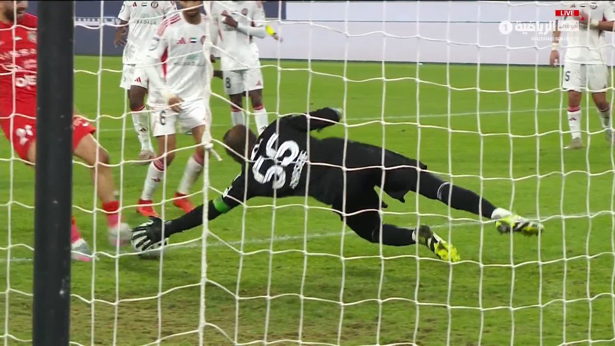 شباب الأهلي يتقدم ⚽️ تسديدة قوية ترتد من علي خصيف ليكملها سلطان عادل في المرمى #الجزيرة_شباب_الأهلي #دوري_أدنوك_للمحترفين